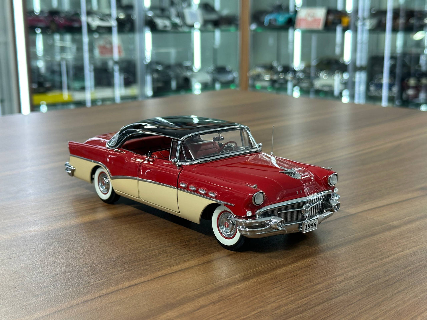 1/24 Diecast Buick Roadmaster 4-Door Riviera 1956 Red – Danbury Mint Limited Edition