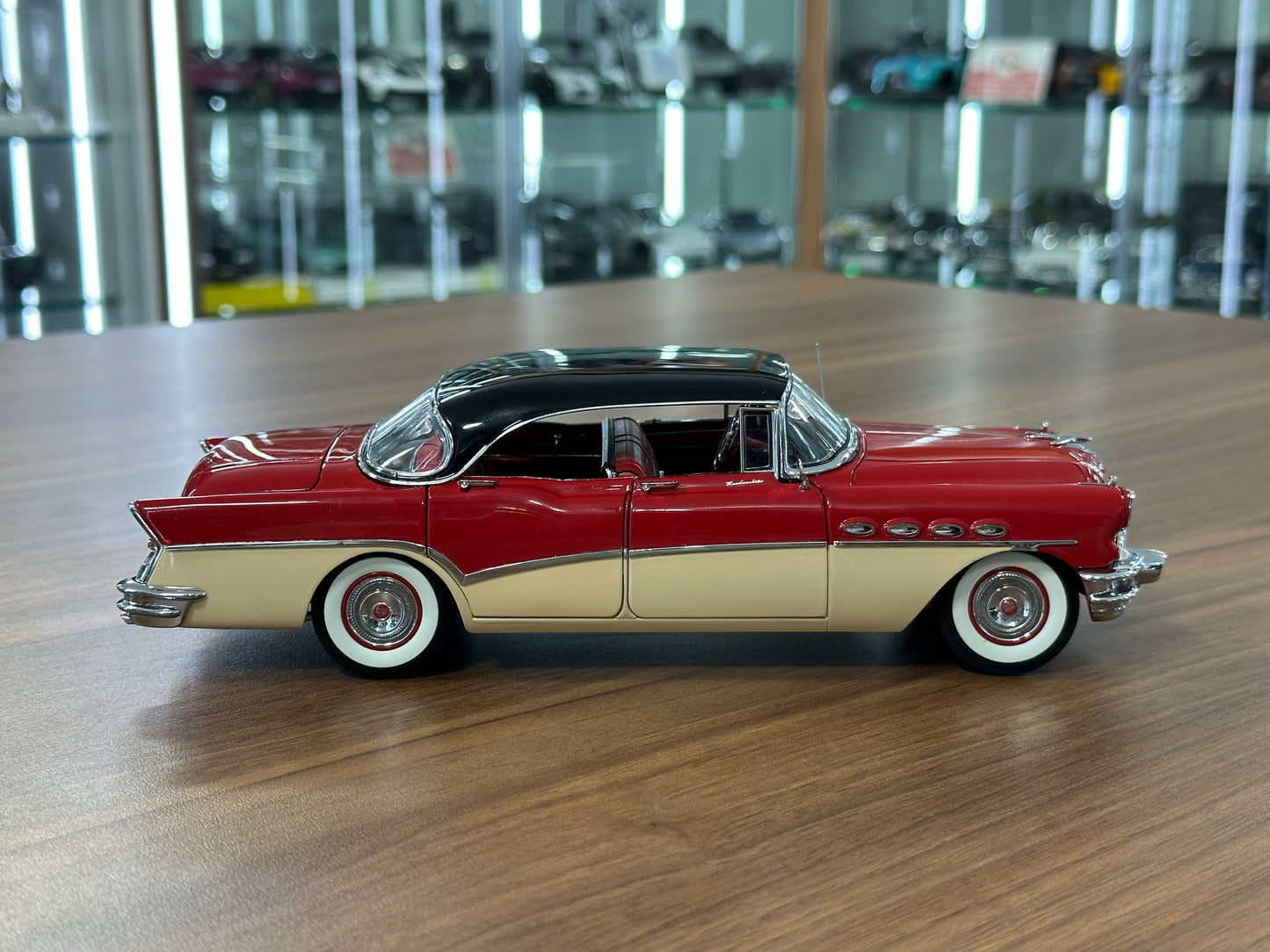 1/24 Diecast Buick Roadmaster 4-Door Riviera 1956 Red – Danbury Mint Limited Edition