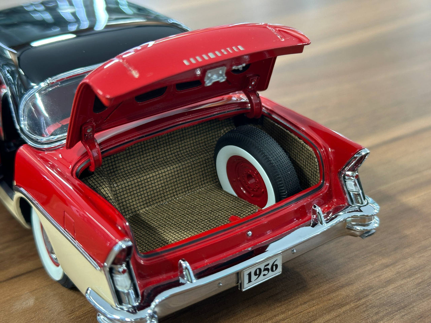 1/24 Diecast Buick Roadmaster 4-Door Riviera 1956 Red – Danbury Mint Limited Edition