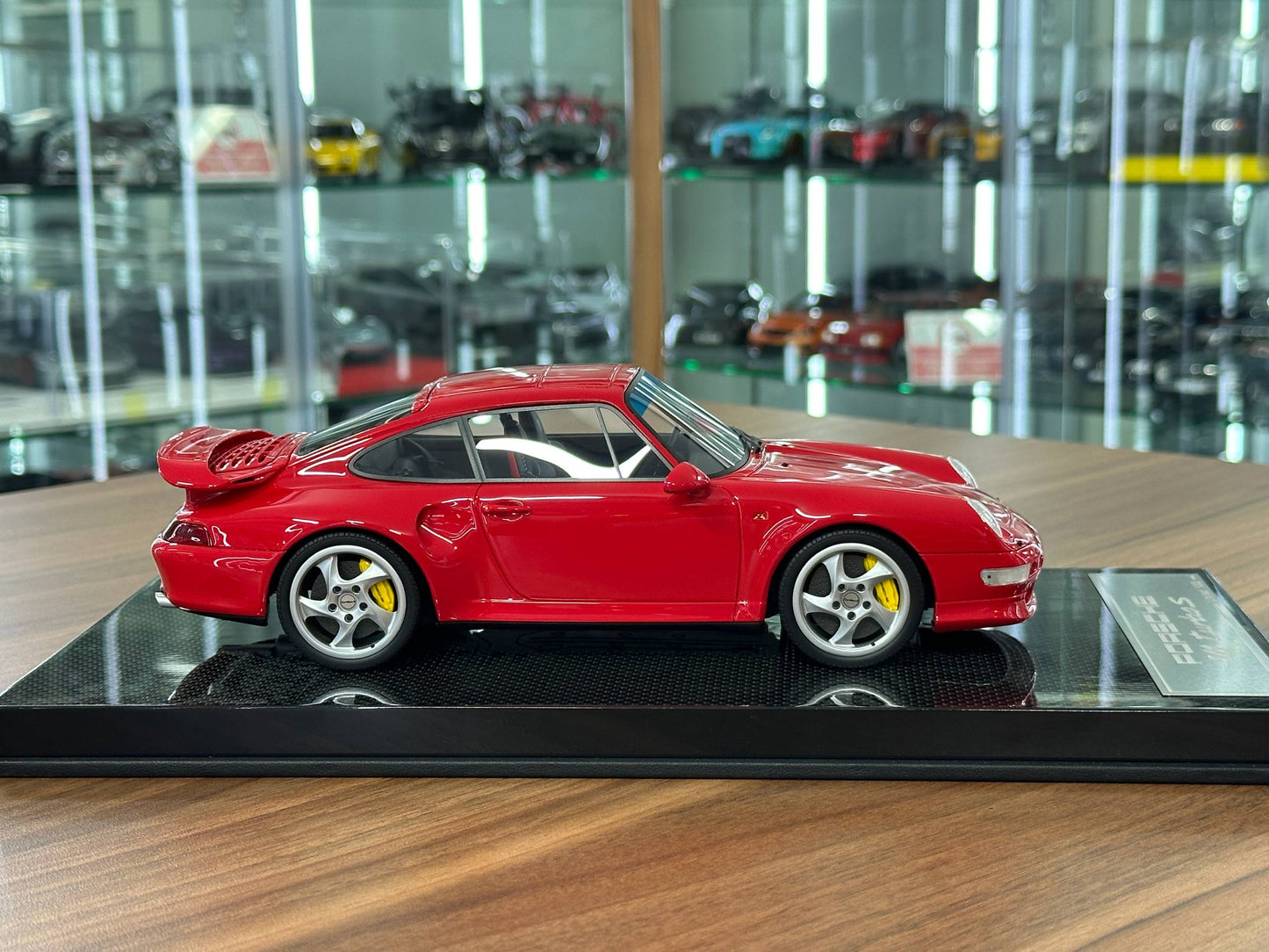 1/18 Resin Porsche 911 Turbo S – A&H Models (Guards Red)