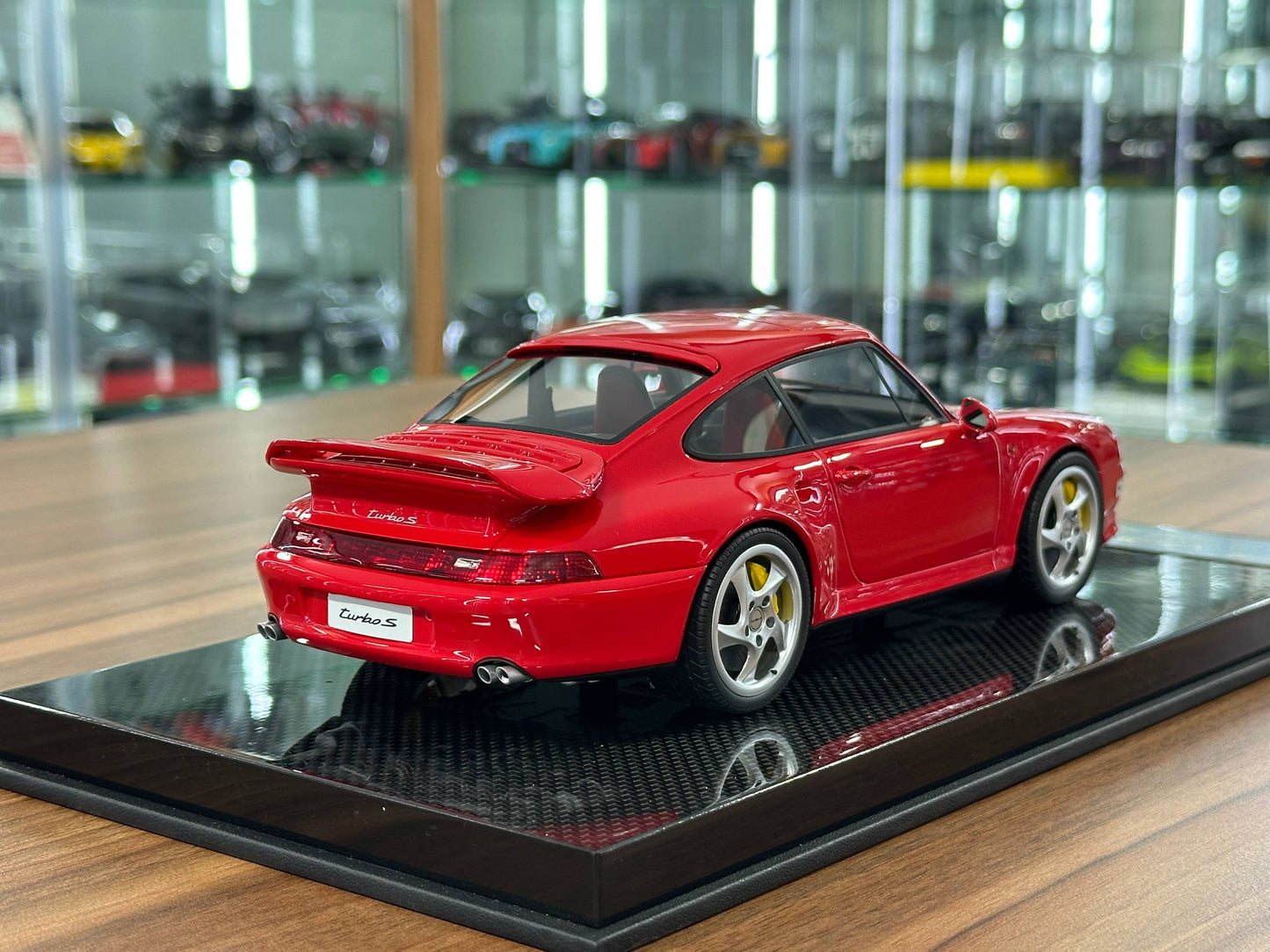 1/18 Resin Porsche 911 Turbo S – A&H Models (Guards Red)