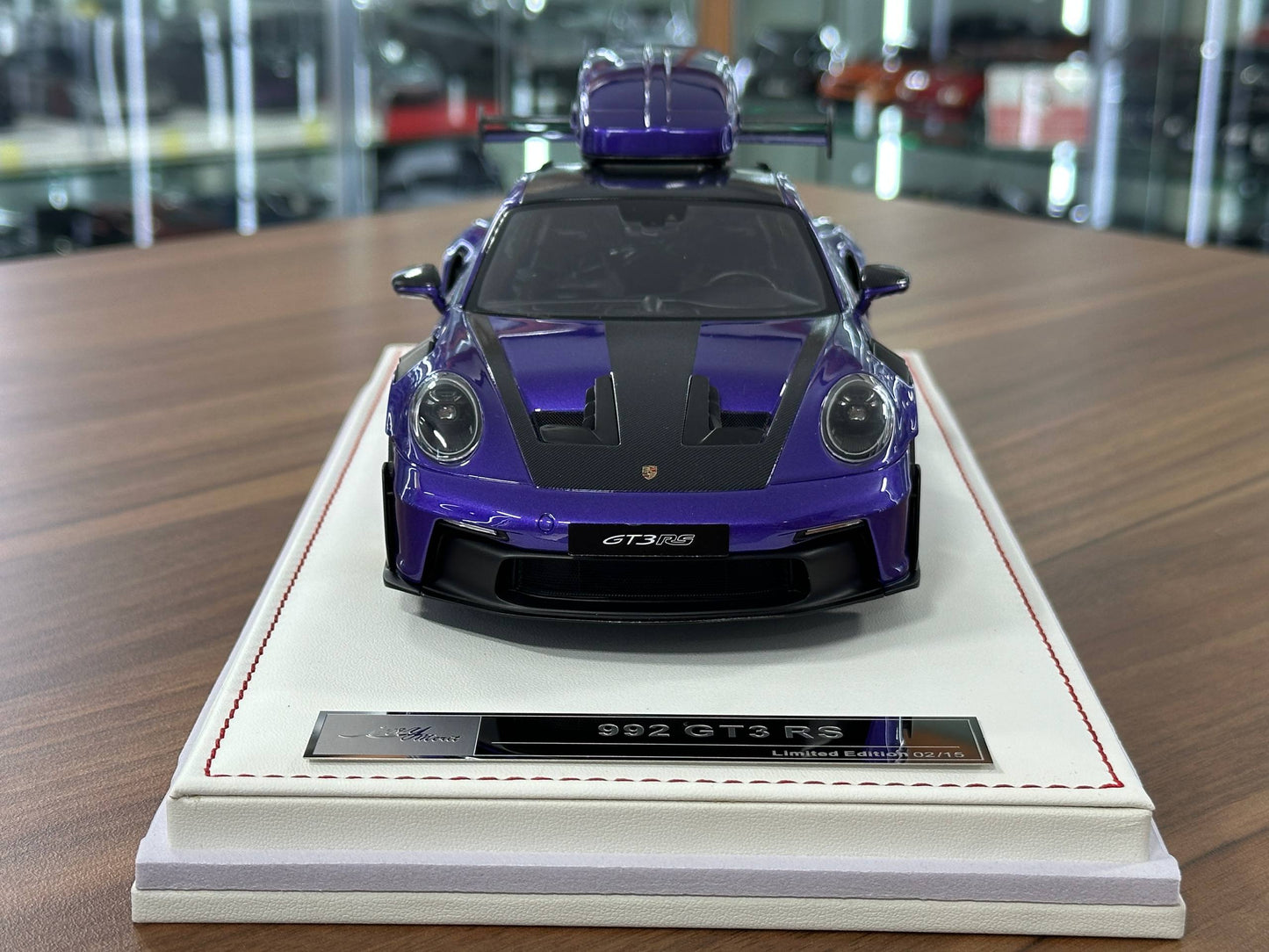 1/18 Resin Porsche 911 GT3 RS (992) – IVY Merit Models (Viola Purple Metallic, White Livery, Gold Wheels)