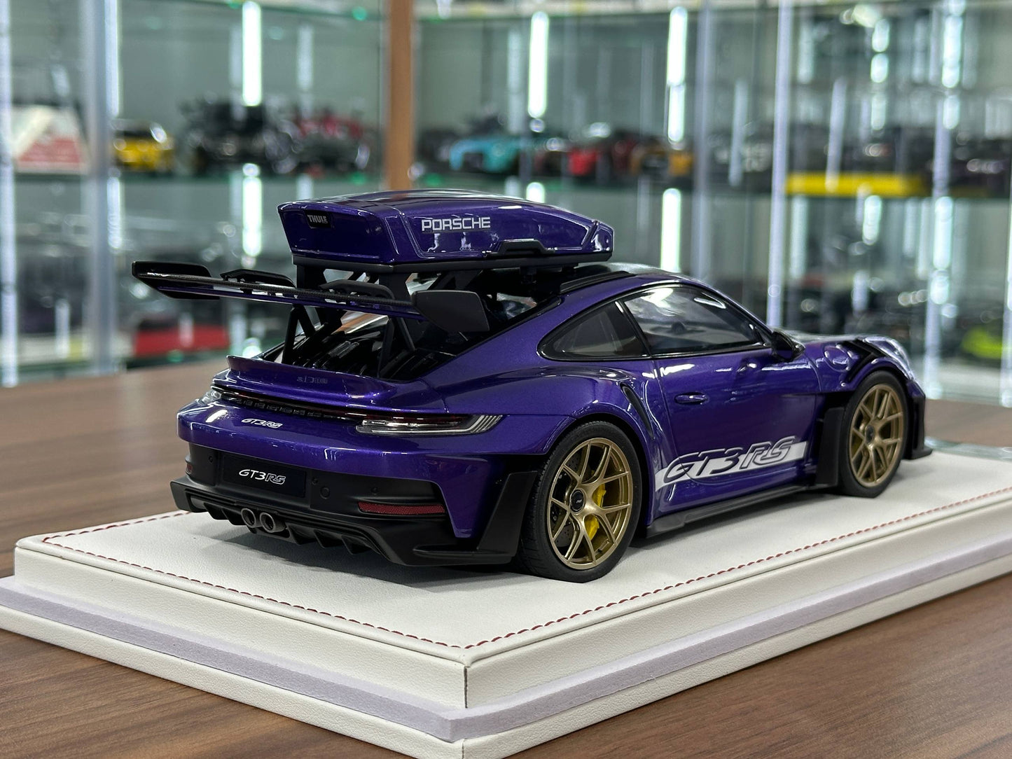 1/18 Resin Porsche 911 GT3 RS (992) – IVY Merit Models (Viola Purple Metallic, White Livery, Gold Wheels)