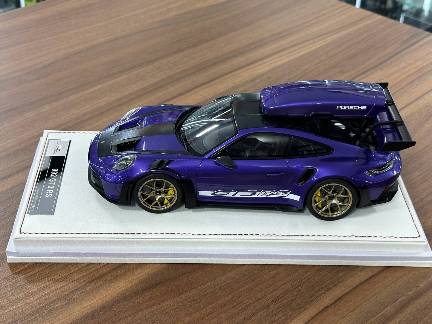 1/18 Resin Porsche 911 GT3 RS (992) – IVY Merit Models (Viola Purple Metallic, White Livery, Gold Wheels)