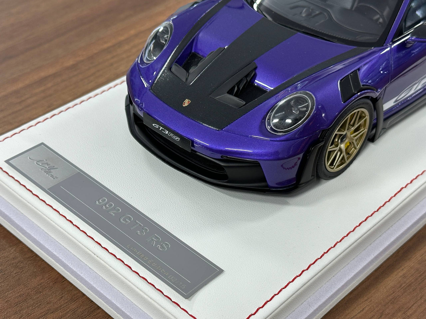 1/18 Resin Porsche 911 GT3 RS (992) – IVY Merit Models (Viola Purple Metallic, White Livery, Gold Wheels)