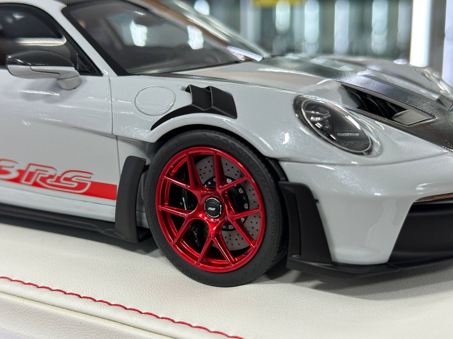 1/18 Resin Porsche 911 GT3 RS (992) – IVY Merit Models (Ice Grey Metallic, Red Livery, Red Wheels)