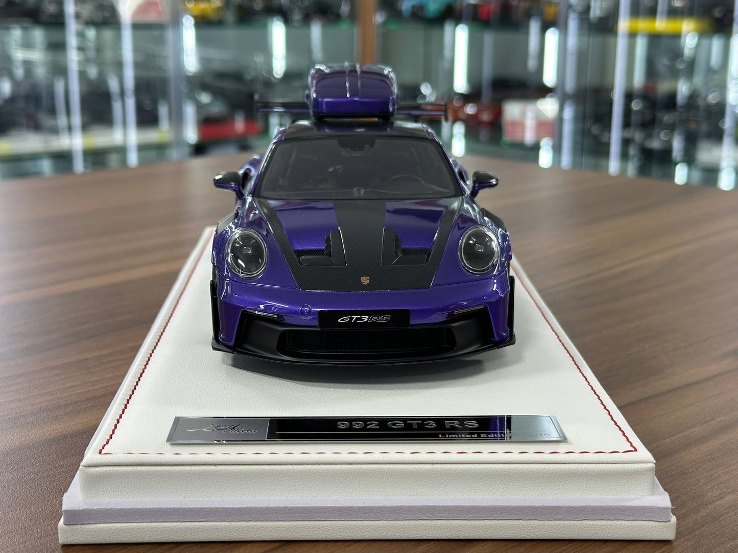 1/18 Resin Porsche 911 GT3 RS (992) – IVY Merit Models (Viola Purple Metallic, Black Livery, Blue Wheels)