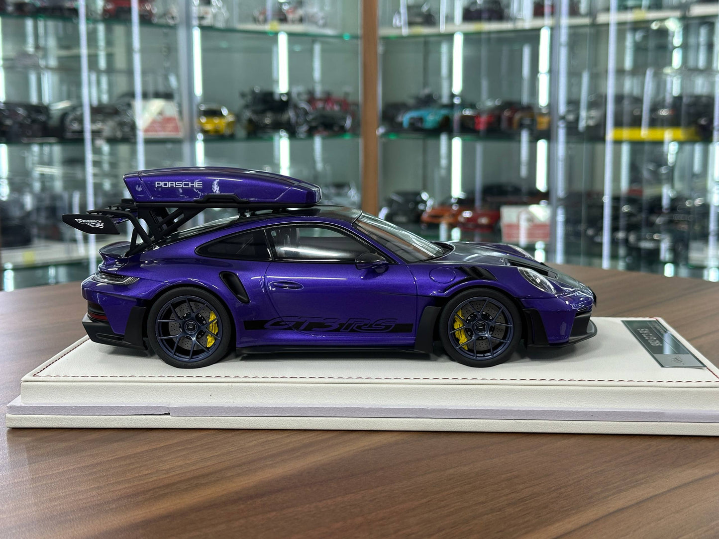 1/18 Resin Porsche 911 GT3 RS (992) – IVY Merit Models (Viola Purple Metallic, Black Livery, Blue Wheels)