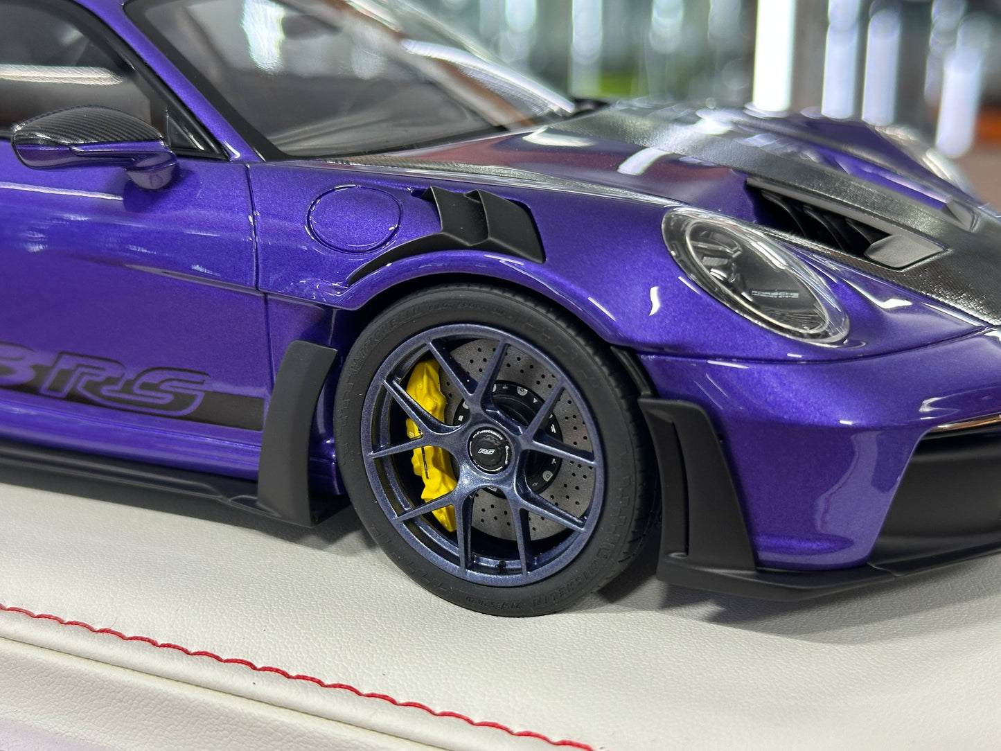 1/18 Resin Porsche 911 GT3 RS (992) – IVY Merit Models (Viola Purple Metallic, Black Livery, Blue Wheels)