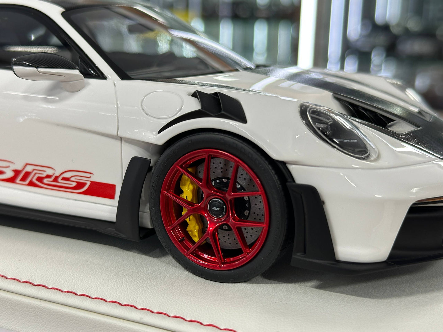 1/18 Resin Porsche 911 GT3 RS (992) – IVY Merit Models (White, Red Livery, Red Wheels)