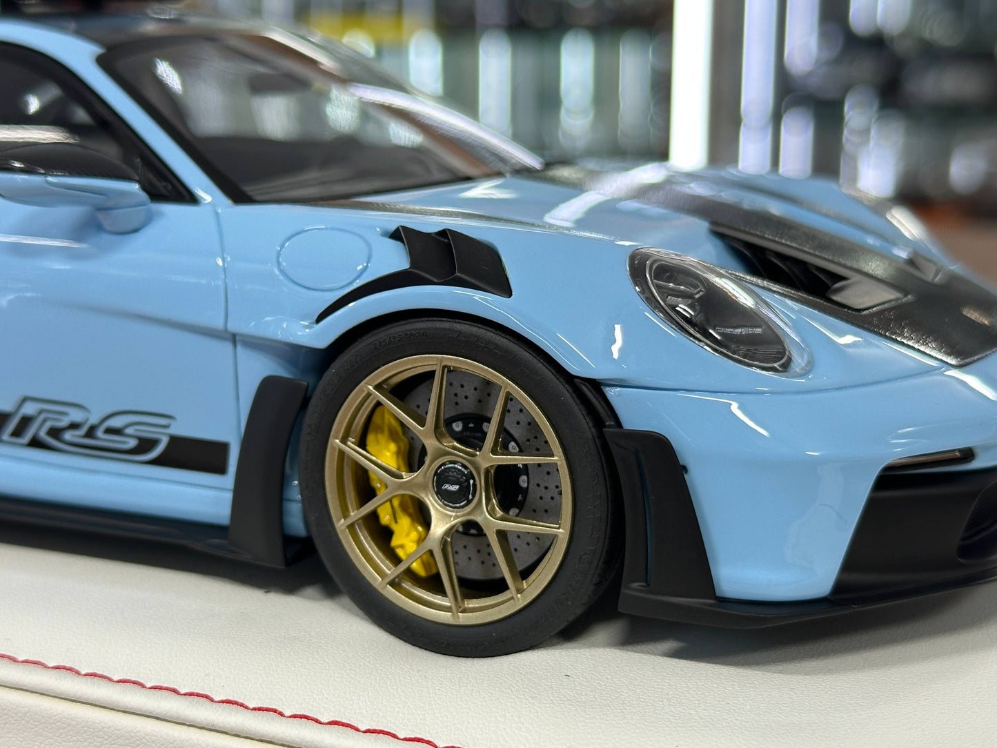 1/18 Resin Porsche 911 GT3 RS (992) – IVY Merit Models (Gulf Blue, Black Livery, Gold Wheels)