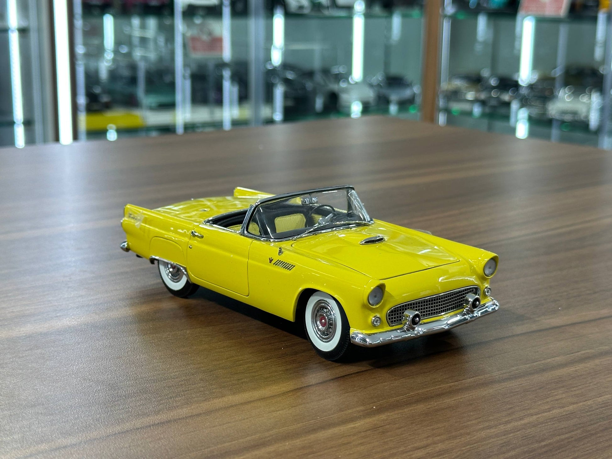 The Danbury Mint Plymouth Fury Hard Top 1958 – Champagne Beige Metallic – 1:24 Diecast Model (Full Opening, Limited Edition)