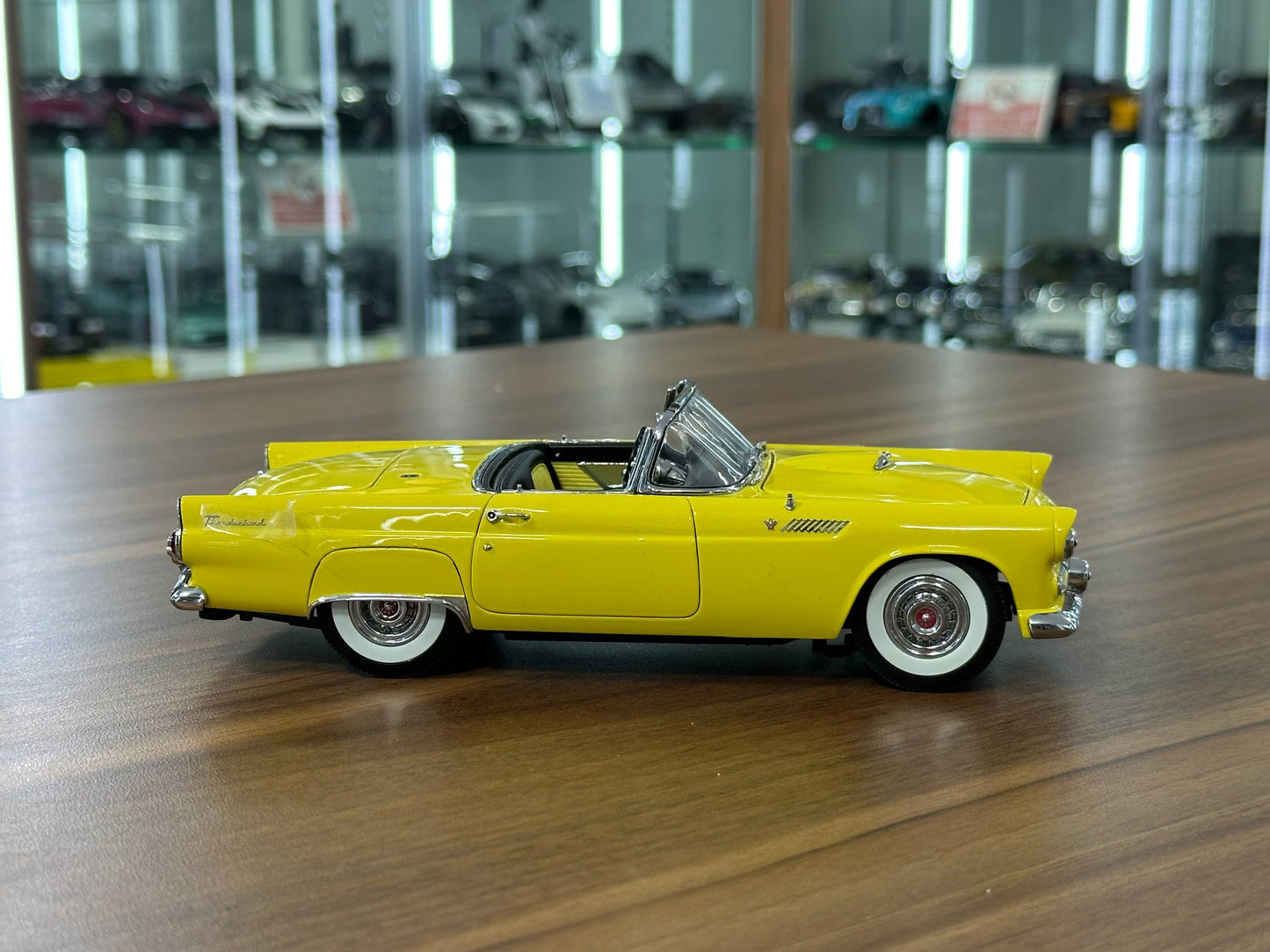 1/24 Diecast Model The Danbury Mint Ford Thunderbird Convertible (1955) – Yellow – (Full Opening, Limited Edition)