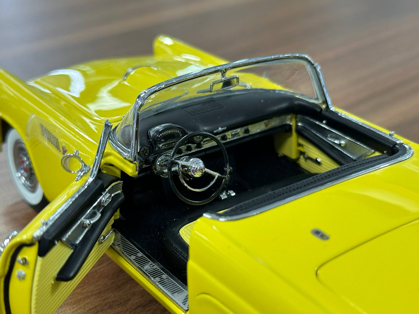 1/24 Diecast Model The Danbury Mint Ford Thunderbird Convertible (1955) – Yellow – (Full Opening, Limited Edition)