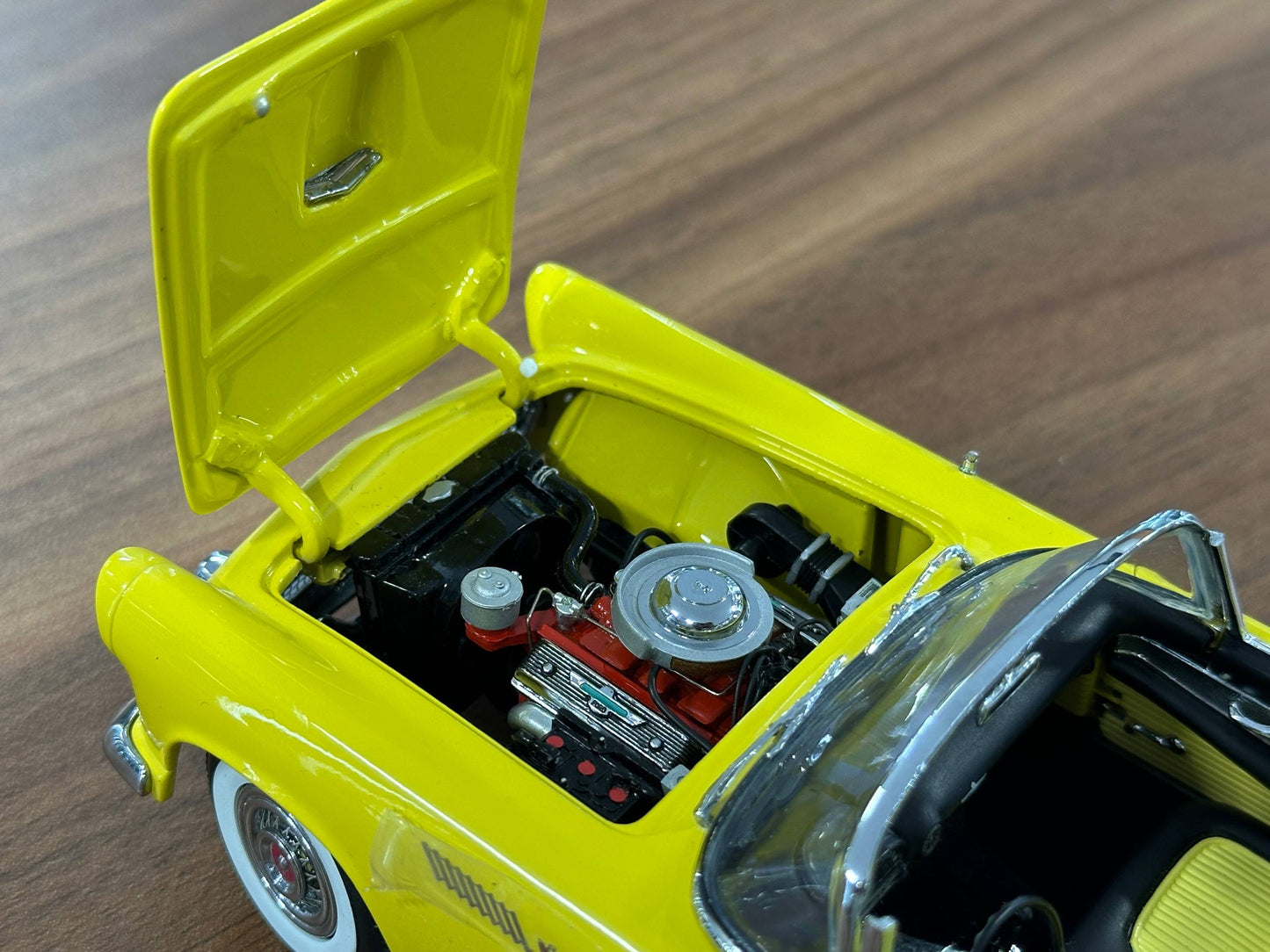 1/24 Diecast Model The Danbury Mint Ford Thunderbird Convertible (1955) – Yellow – (Full Opening, Limited Edition)