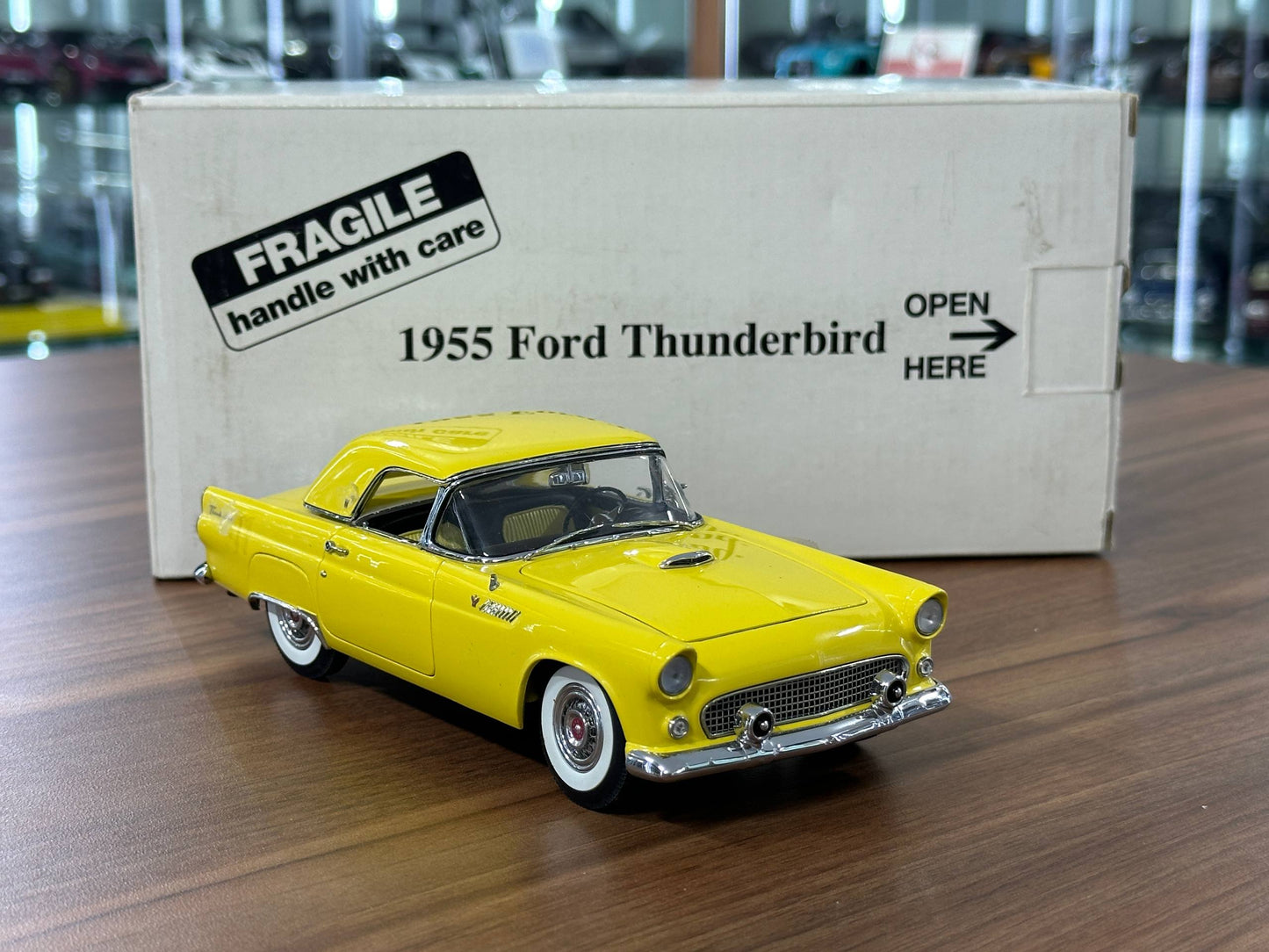1/24 Diecast Model The Danbury Mint Ford Thunderbird Convertible (1955) – Yellow – (Full Opening, Limited Edition)