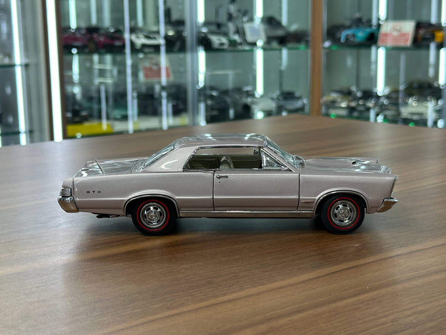 1/24 Diecast Pontiac GTO 1965  – Champagne Metallic – Danbury Mint Limited Edition