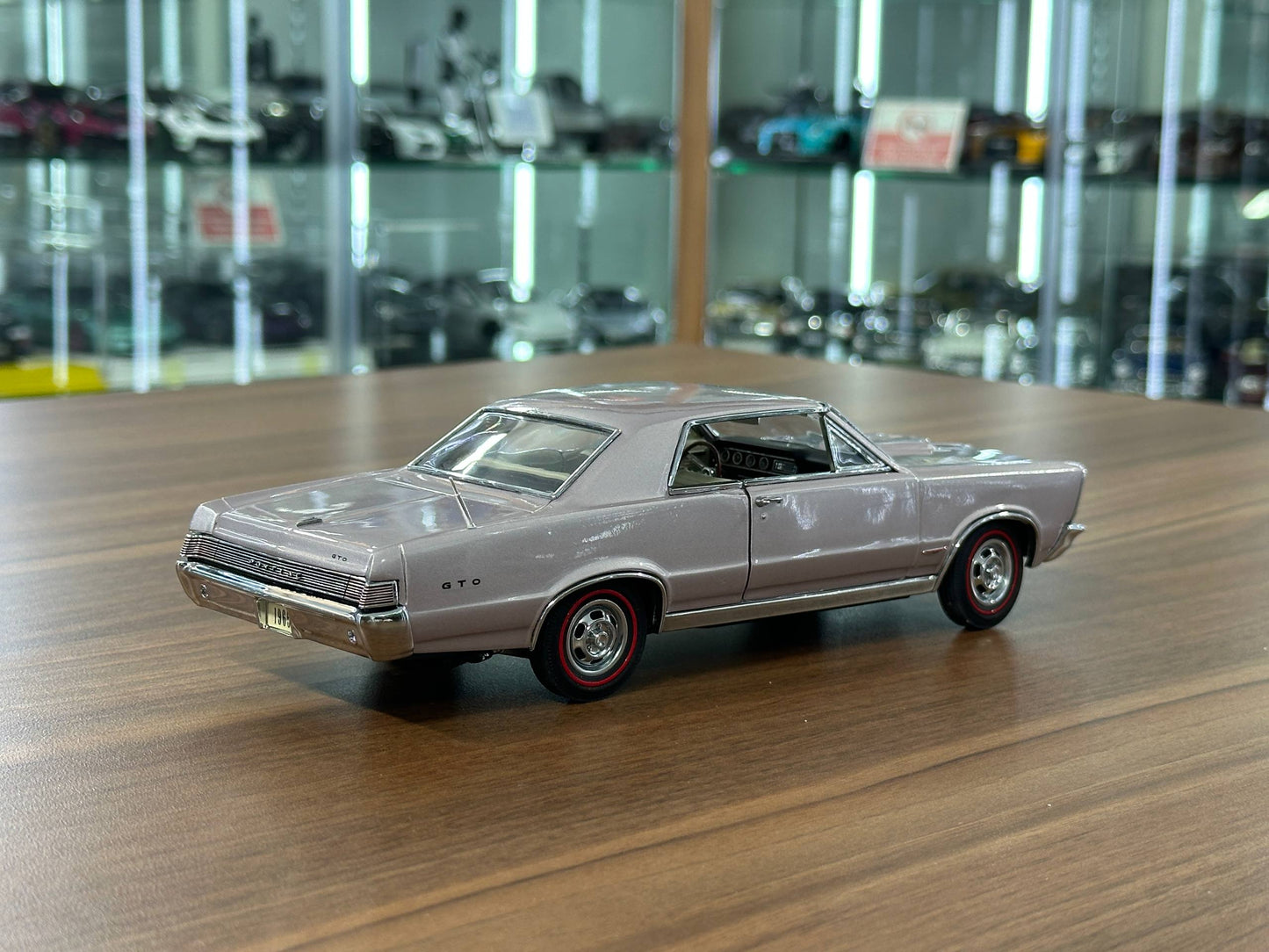 1/24 Diecast Pontiac GTO 1965  – Champagne Metallic – Danbury Mint Limited Edition