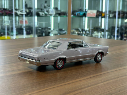 1/24 Diecast Pontiac GTO 1965  – Champagne Metallic – Danbury Mint Limited Edition