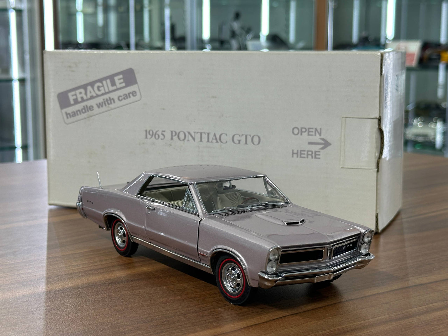1/24 Diecast Pontiac GTO 1965  – Champagne Metallic – Danbury Mint Limited Edition