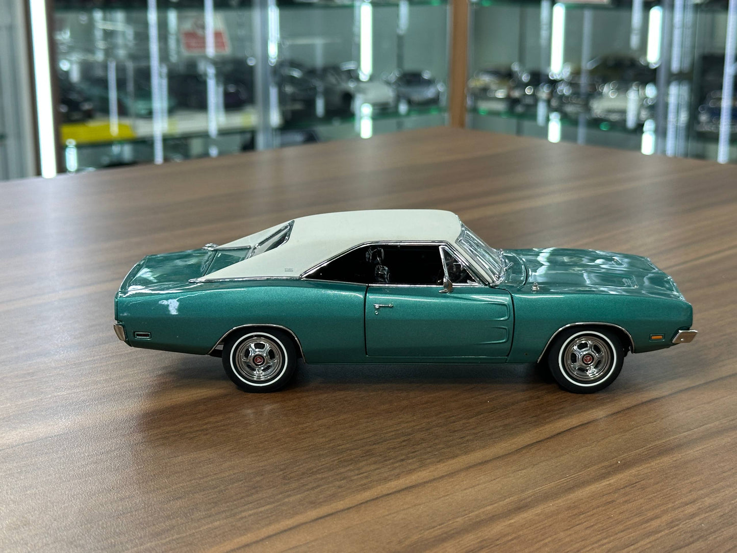 1/24 Diecast Danbury Mint Dodge Charger SE (1969) – Emerald Green Metallic –  Limited Edtion