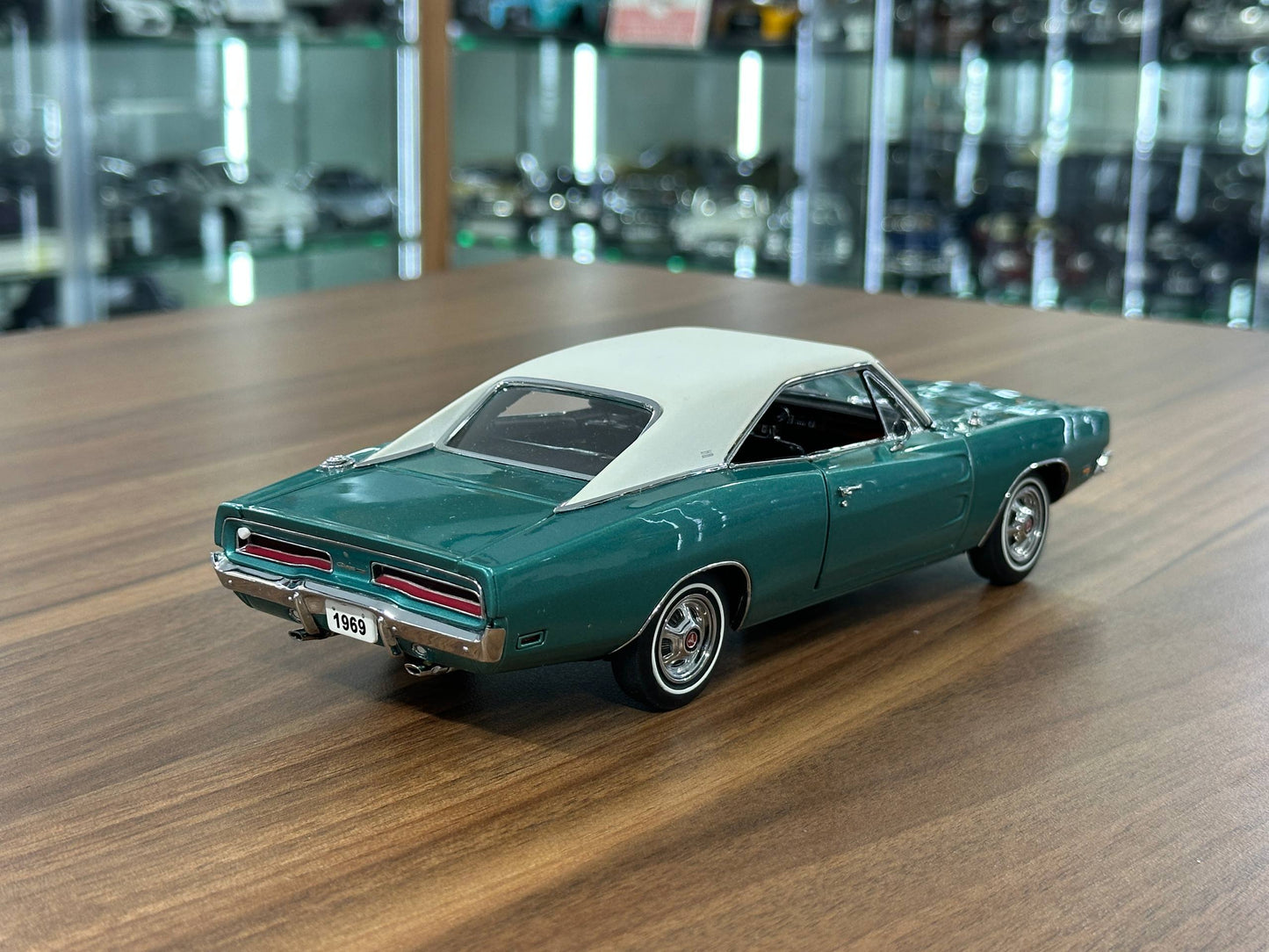 1/24 Diecast Danbury Mint Dodge Charger SE (1969) – Emerald Green Metallic –  Limited Edtion