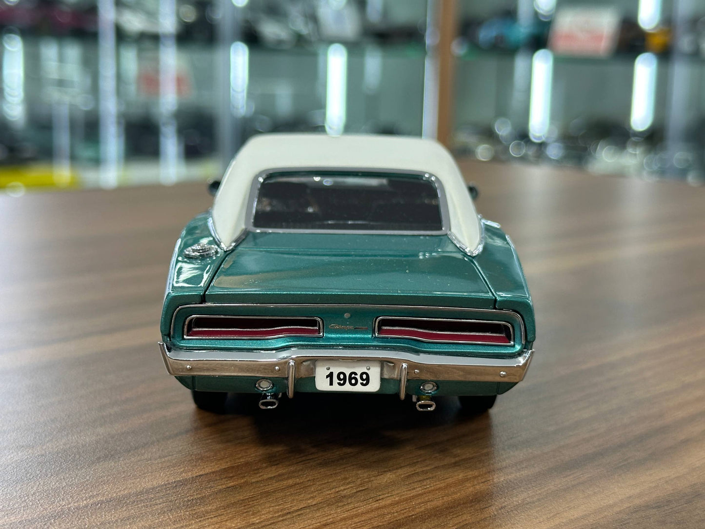 1/24 Diecast Danbury Mint Dodge Charger SE (1969) – Emerald Green Metallic –  Limited Edtion