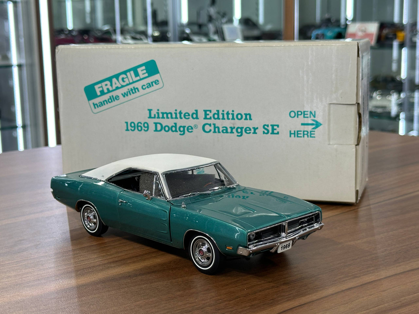 1/24 Diecast Danbury Mint Dodge Charger SE (1969) – Emerald Green Metallic –  Limited Edtion