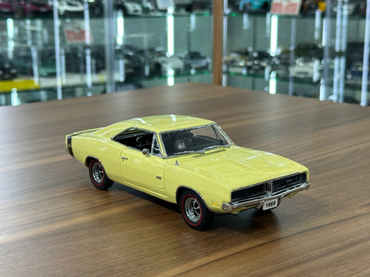 1/24 Diecast Danbury Mint Dodge Charger R/T (1969) – Yellow – 1:24 Diecast Model (Limited Edition)