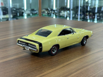 1/24 Diecast Danbury Mint Dodge Charger R/T (1969) – Yellow – 1:24 Diecast Model (Limited Edition)