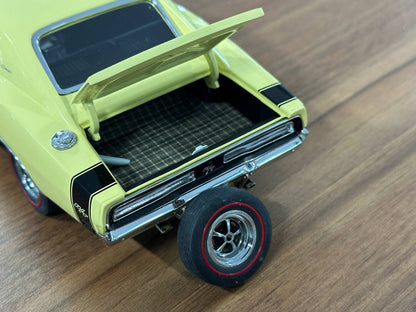 1/24 Diecast Danbury Mint Dodge Charger R/T (1969) – Yellow – 1:24 Diecast Model (Limited Edition)