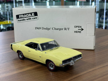 1/24 Diecast Danbury Mint Dodge Charger R/T (1969) – Yellow – 1:24 Diecast Model (Limited Edition)