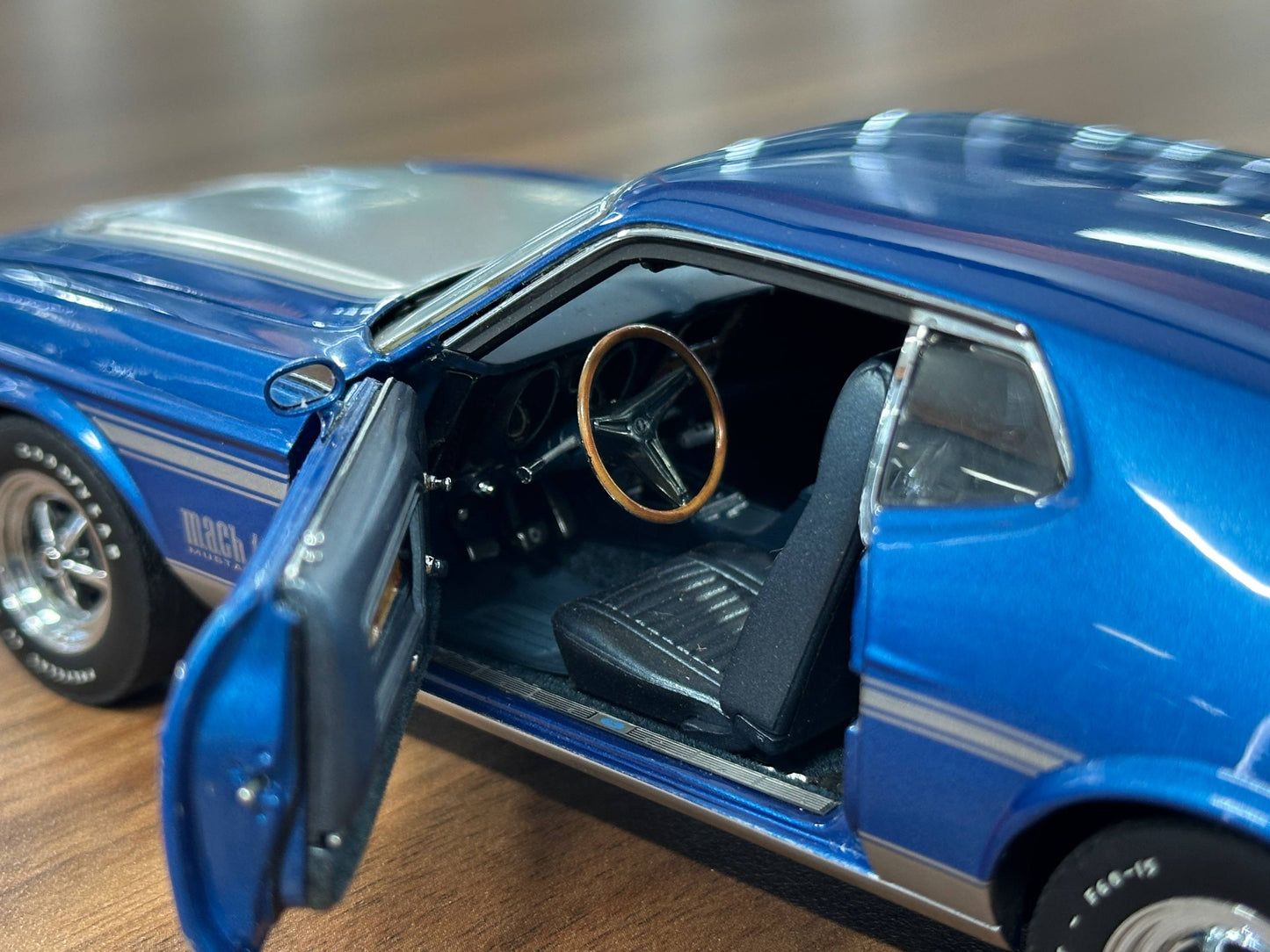 1/24 Diecast Danbury Mint Ford Mustang Mach 1 (1971) – Blue (Full Opening, Limited Edition)