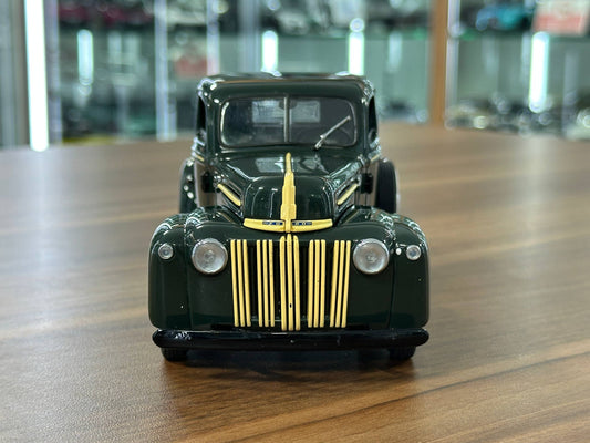 1/24 Diecast Danbury Mint Ford Pickup (1942) – Dark Green (Full Opening, Limited Edition)
