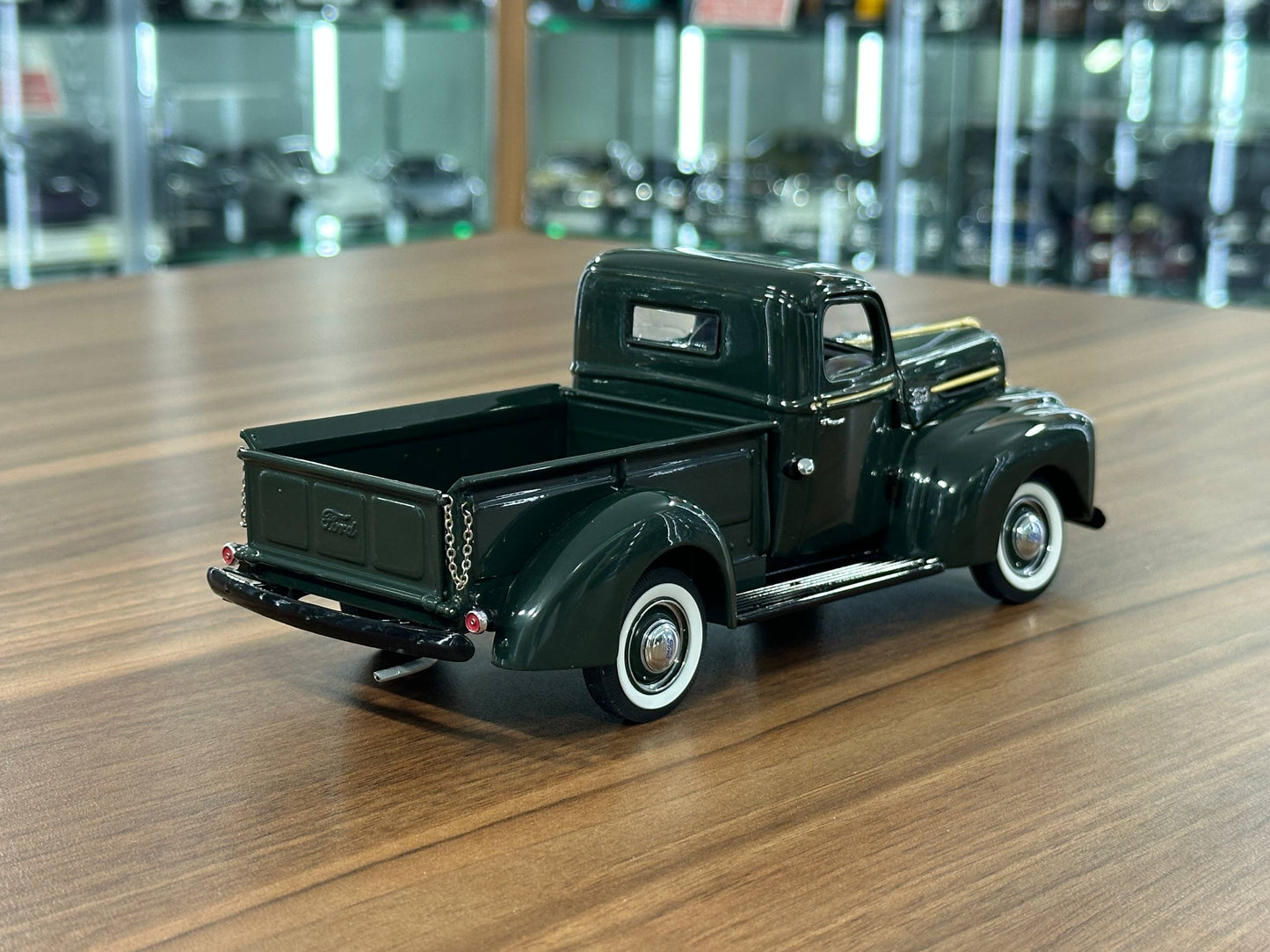 1/24 Diecast Danbury Mint Ford Pickup (1942) – Dark Green (Full Opening, Limited Edition)