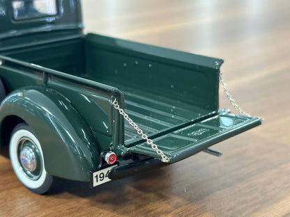 1/24 Diecast Danbury Mint Ford Pickup (1942) – Dark Green (Full Opening, Limited Edition)