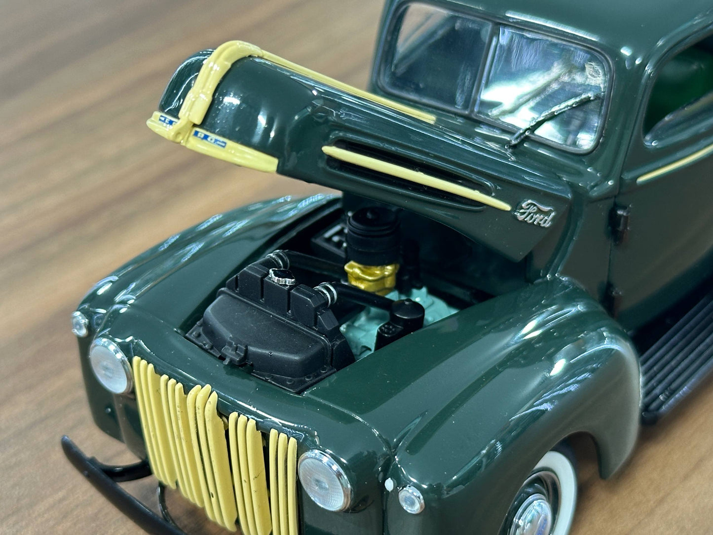 1/24 Diecast Danbury Mint Ford Pickup (1942) – Dark Green (Full Opening, Limited Edition)