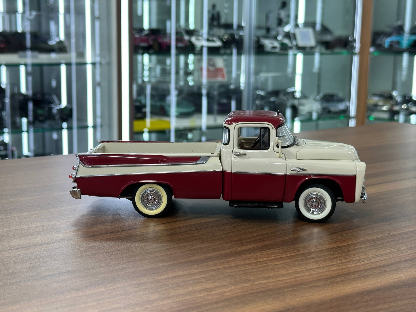 1/24 Diecast Danbury Mint Dodge Sweptside D100 Pickup Truck (1957) – Red & Beige (Full Opening, Limited Edition)