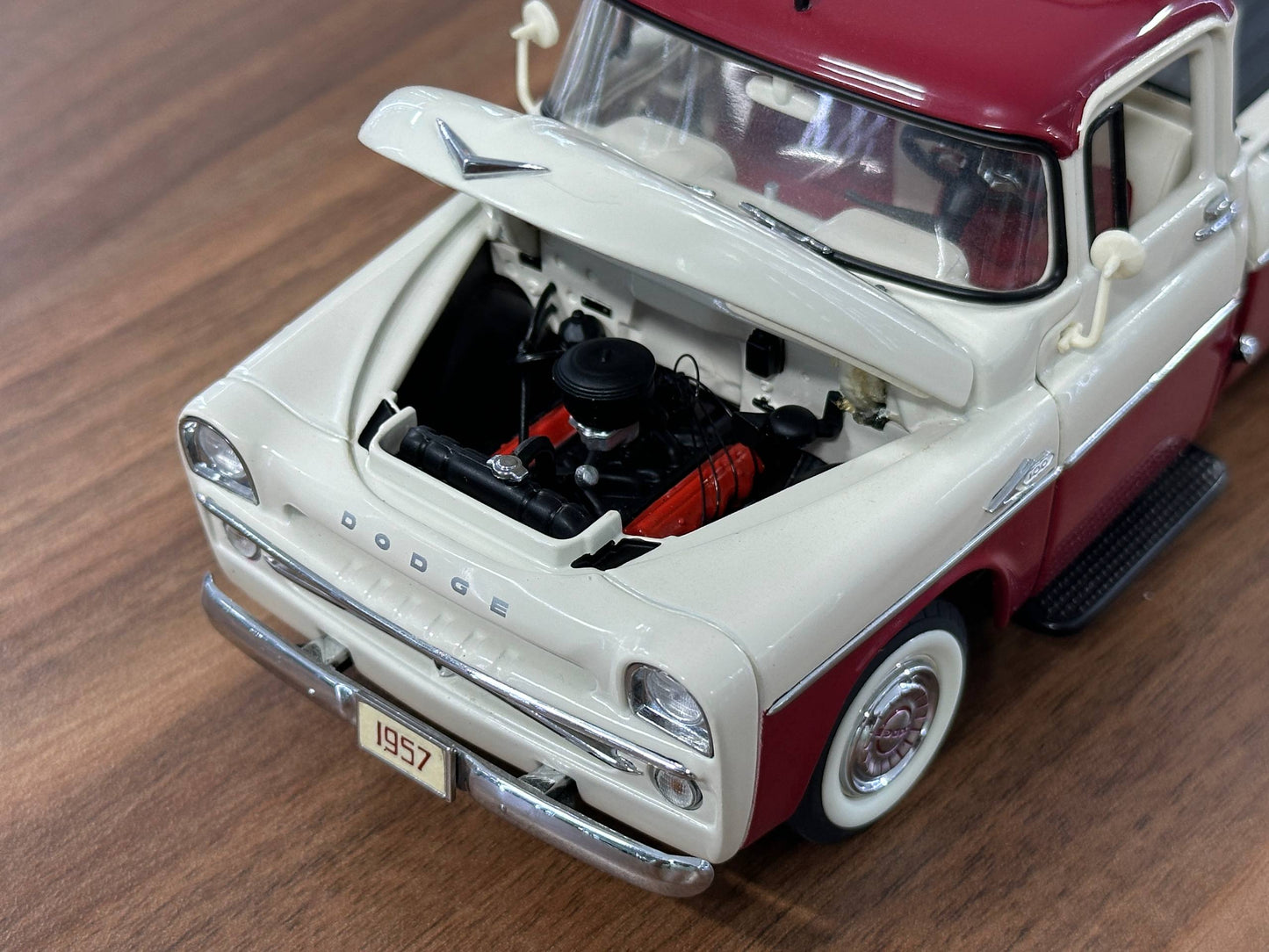 1/24 Diecast Danbury Mint Dodge Sweptside D100 Pickup Truck (1957) – Red & Beige (Full Opening, Limited Edition)