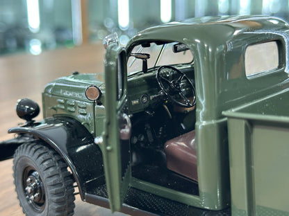 1/24 Diecast Dodge Power Wagon Pickup Truck 1946 – Army Green – Danbury Mint Limited Edition