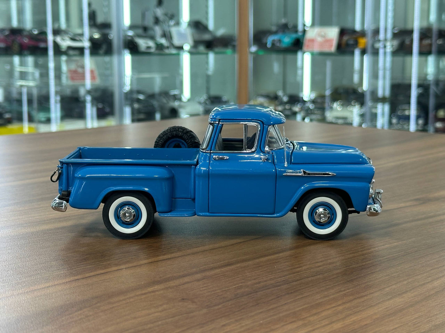 1/24 Diecast Chevrolet Apache 1958  Blue – Danbury Mint Limited Edition