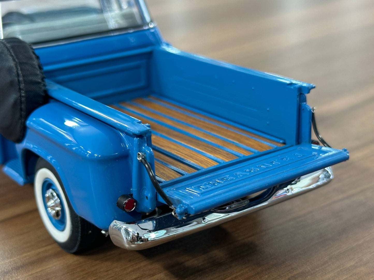 1/24 Diecast Chevrolet Apache 1958  Blue – Danbury Mint Limited Edition