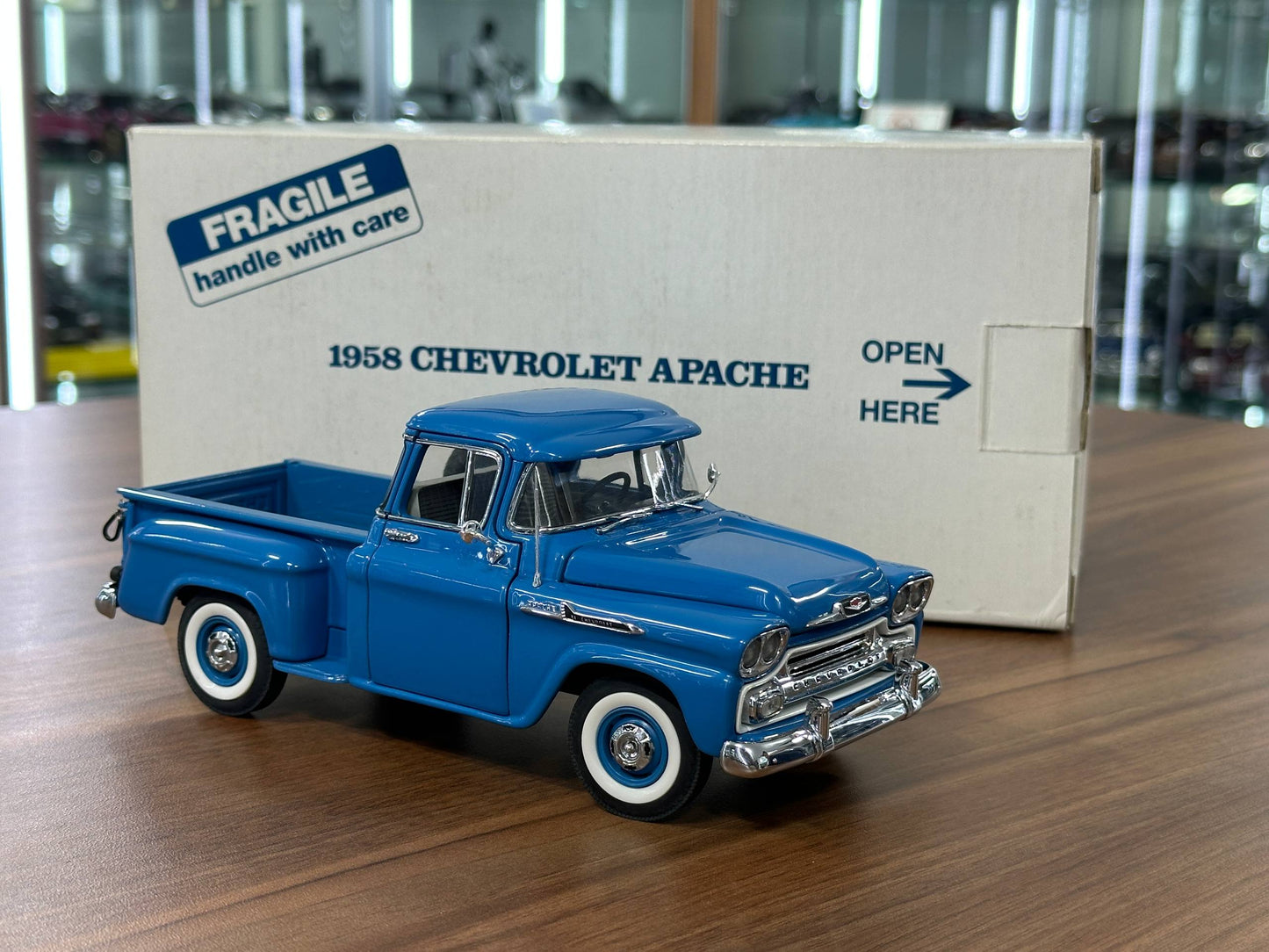 1/24 Diecast Chevrolet Apache 1958  Blue – Danbury Mint Limited Edition