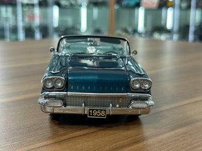 1/24 Diecast Pontiac Bonneville Convertible 1958 Torquoise – Danbury Mint Limited Edition