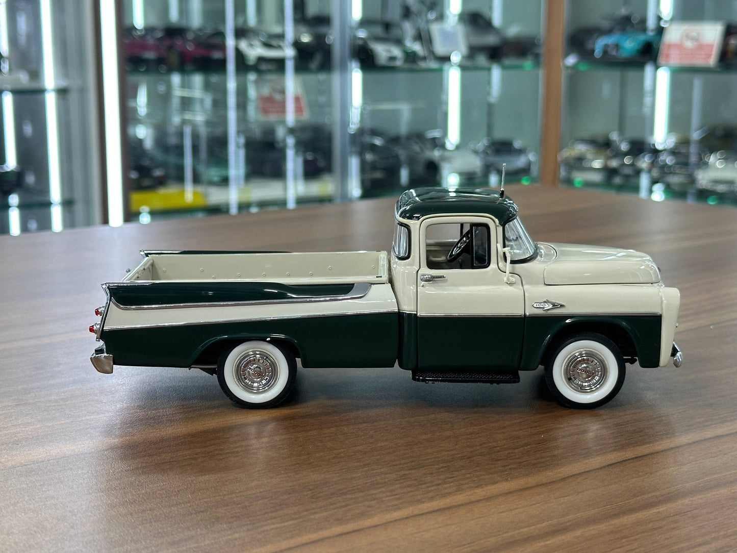1/24 Diecast Danbury Mint Dodge Sweptside D100 Pickup Truck (1957) – Green & Beige –  Limited Edition