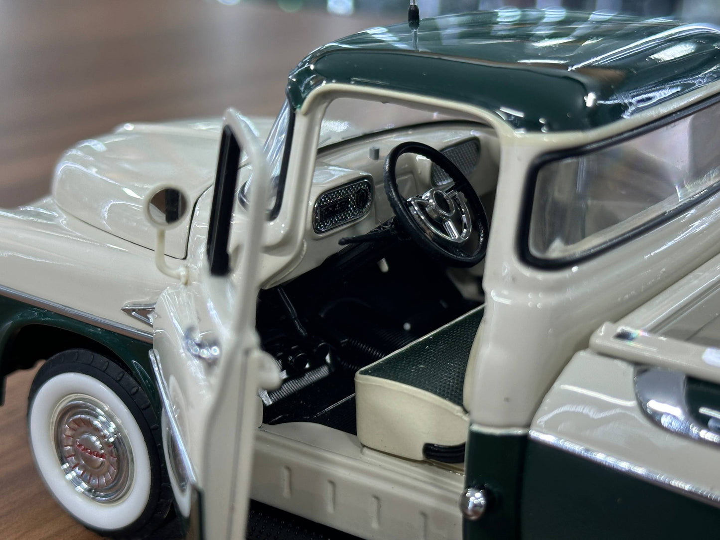 1/24 Diecast Danbury Mint Dodge Sweptside D100 Pickup Truck (1957) – Green & Beige –  Limited Edition
