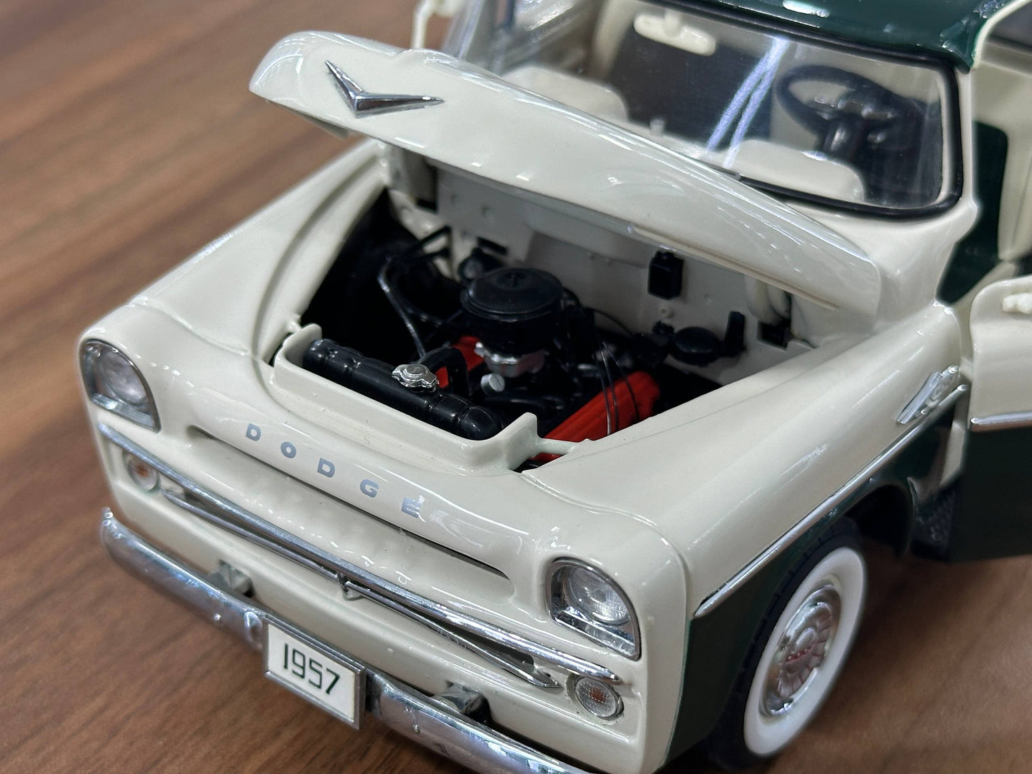 1/24 Diecast Danbury Mint Dodge Sweptside D100 Pickup Truck (1957) – Green & Beige –  Limited Edition