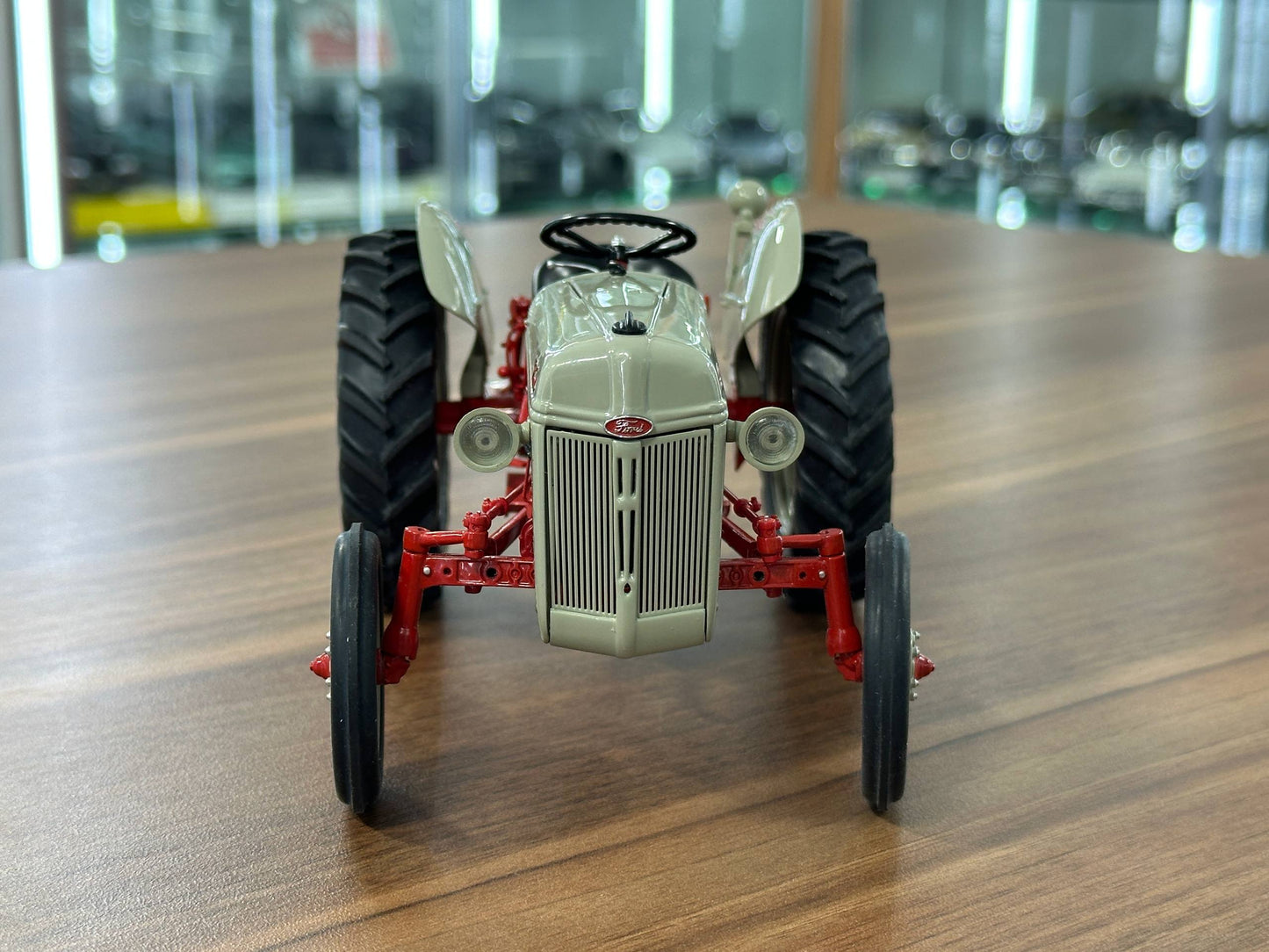 1/24 Diecast Danbury Mint Ford 8N Tractor (1952) – Red – Limited Edition