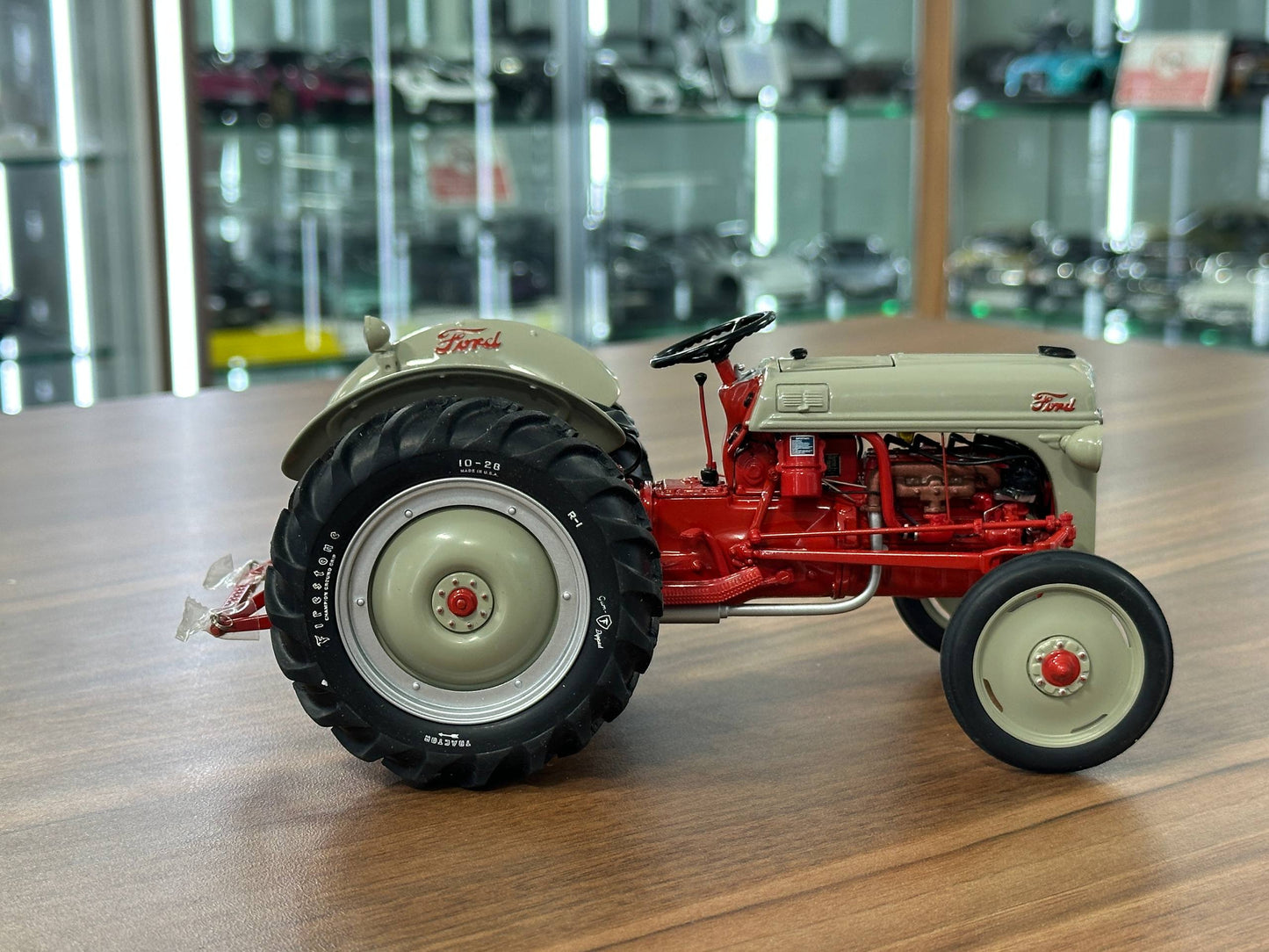 1/24 Diecast Danbury Mint Ford 8N Tractor (1952) – Red – Limited Edition