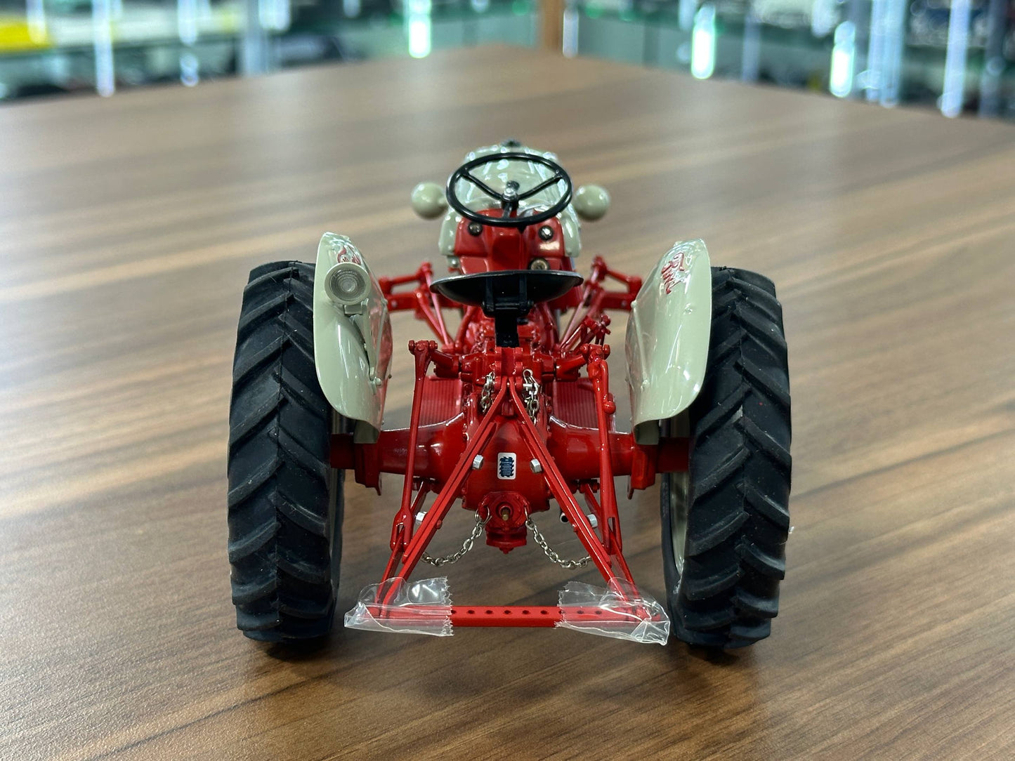 1/24 Diecast Danbury Mint Ford 8N Tractor (1952) – Red – Limited Edition